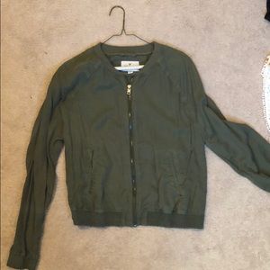 Stylish American Eagle army green zip up jacket!